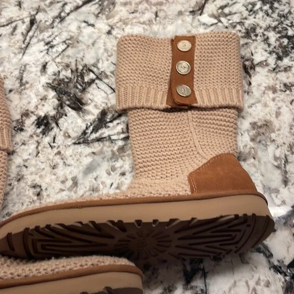 UGG Purl Cardy Knit Boot - Picture 4 of 11